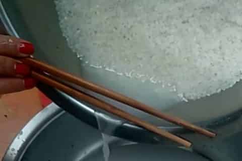 淘米水可以直接浇花吗?