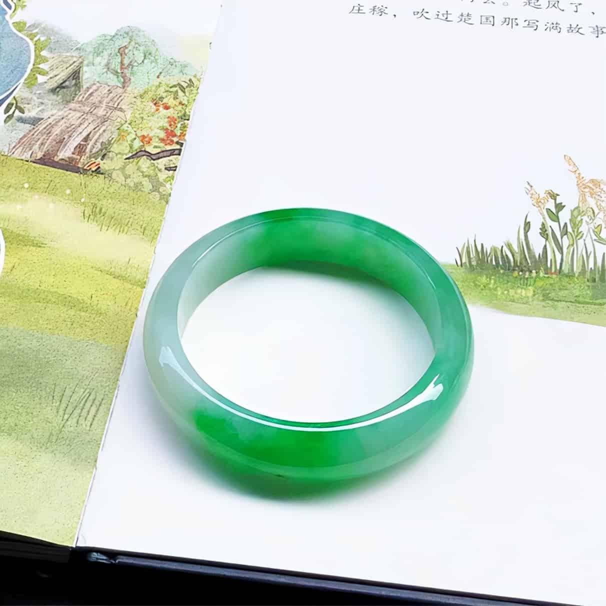 翡翠手镯怎么分辨真假？4招教你快速辨别真假翡翠手镯