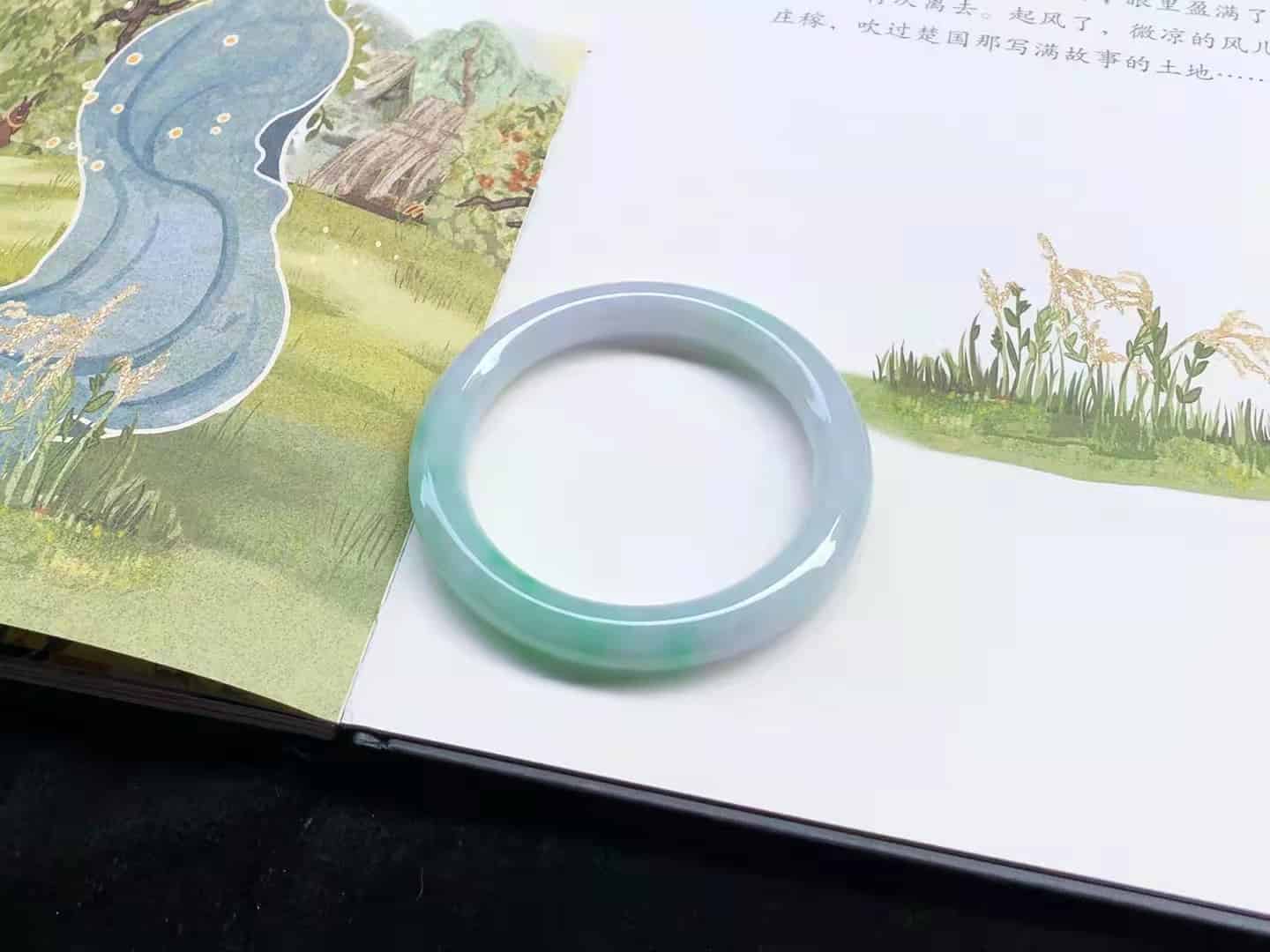 翡翠手镯怎么分辨真假？4招教你快速辨别真假翡翠手镯