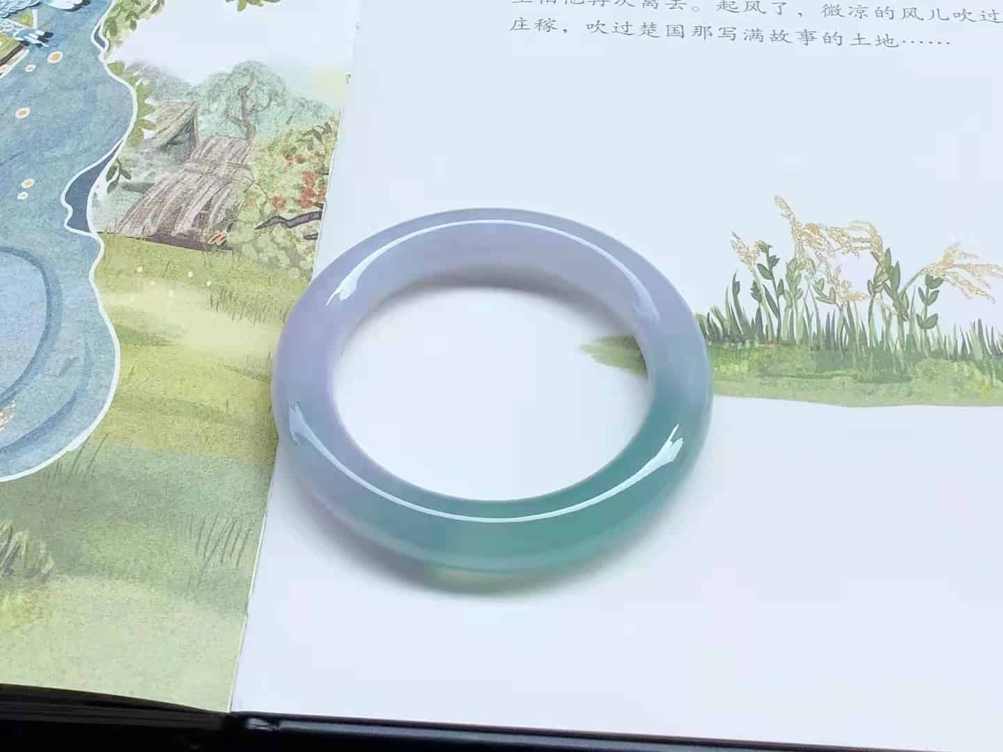 翡翠手镯怎么分辨真假？4招教你快速辨别真假翡翠手镯