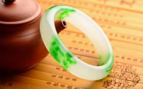 翡翠手镯圆条和正圈哪种更好 正圈手镯和圆