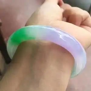 翡翠手镯圆条和正圈哪个更保值 翡翠玉镯分