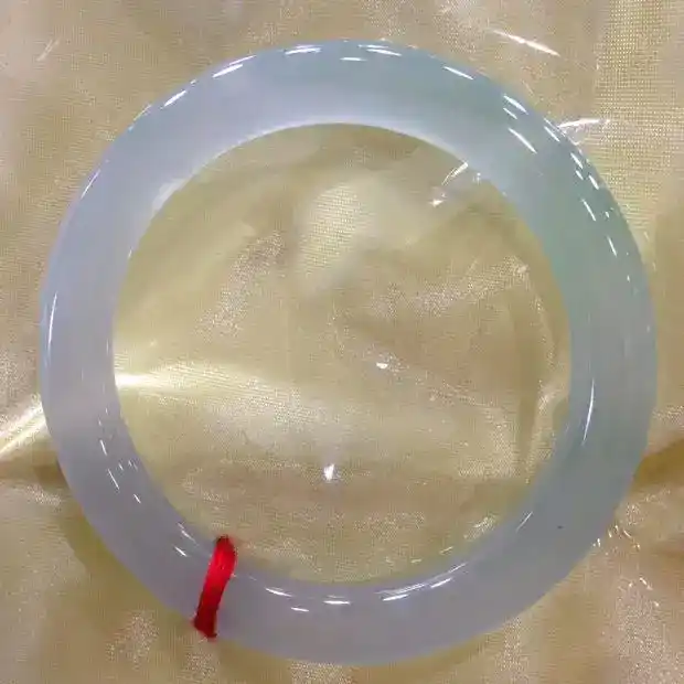 翡翠手镯圆条和正圈哪个更保值 翡翠玉镯分