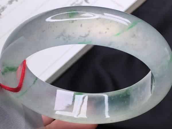 冰种飘花翡翠镯子大概什么价位