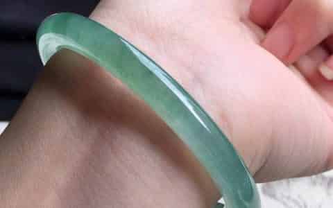 怎么让翡翠手镯变通透  翡翠手镯破裂了怎