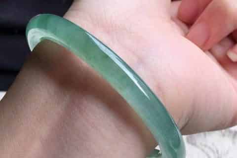 怎么让翡翠手镯变通透  翡翠手镯破裂了怎