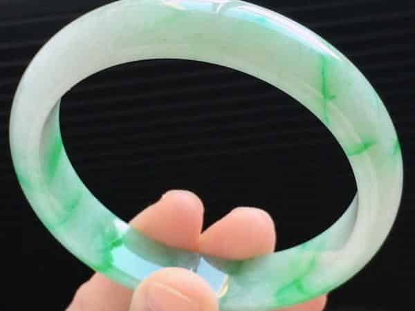 翡翠镯子的保养方法