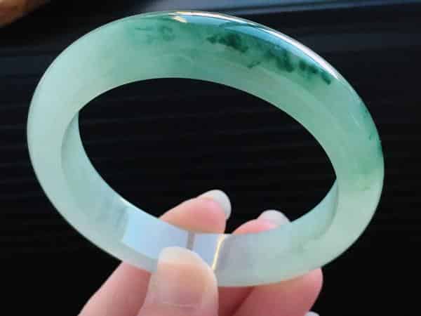 如何鉴定翡翠镯子
