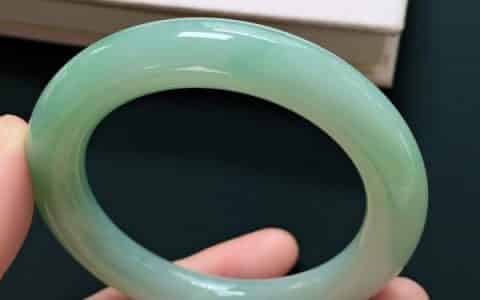 手镯品相区分 如何辨别玉手镯的好坏
