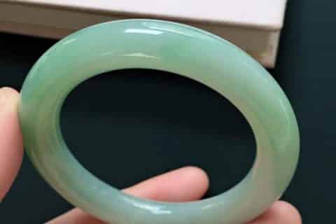 手镯品相区分 如何辨别玉手镯的好坏
