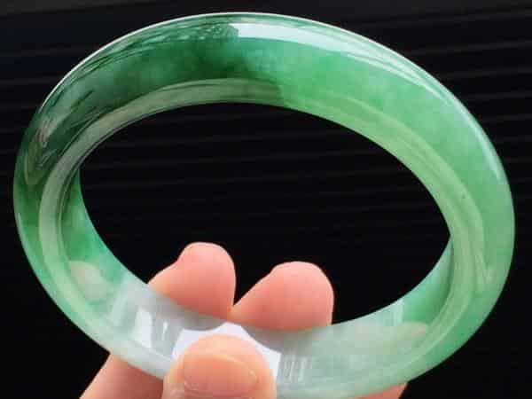 怎么区分翡翠手镯