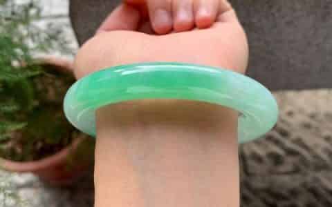 玉镯不戴怎么保养  缅甸买翡翠贵吗