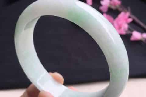 飘花翡翠手镯价格多少