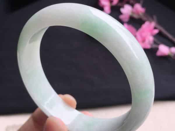 飘花翡翠手镯价格多少