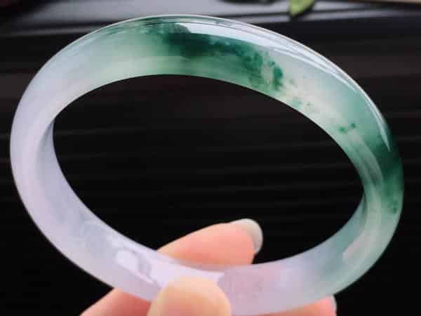 玉镯是不是越透越好