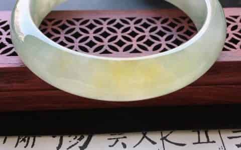 玉镯怎么养变透呢