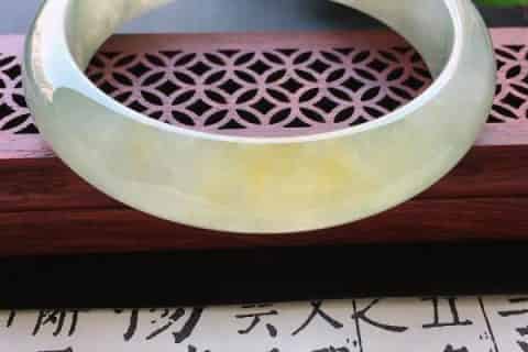 玉镯怎么养变透呢