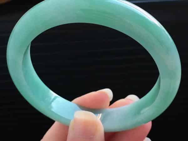 公主镯和贵妃镯圈口的区别