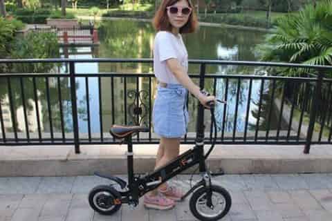 电动车牌可以拿上动车吗