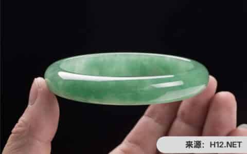 晴底翡翠属于什么档次的翡翠