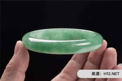 晴底翡翠属于什么档次的翡翠