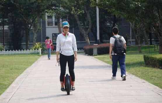 电动独轮车充一次电能跑多久