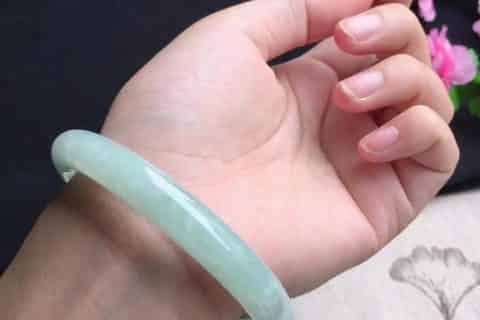 圆条手镯和正圈手镯区别