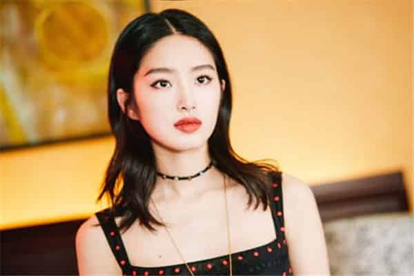 女生留中分显老的原因