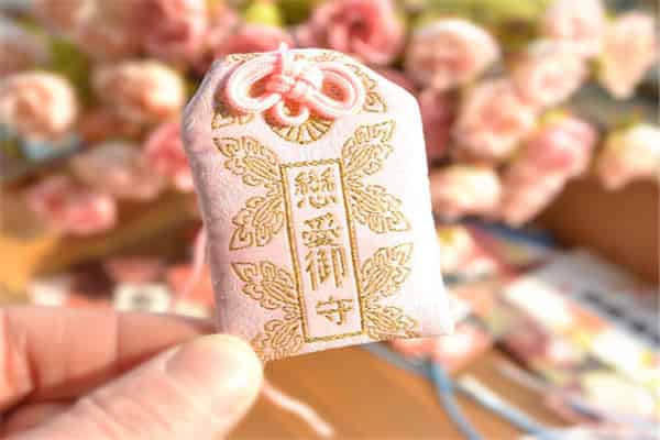 御守佩戴正确方法是什么