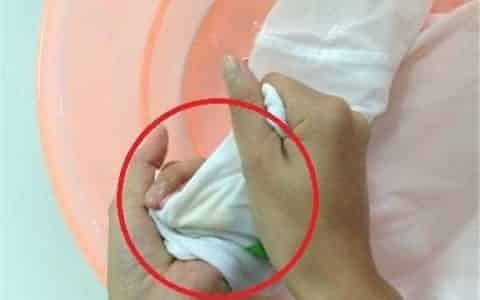 女人内裤发黄怎么洗掉
