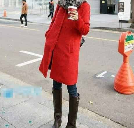 红色风衣怎么搭配衣服好看