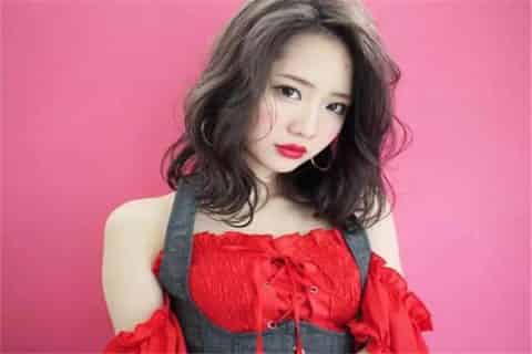 女生留中分显老的原因