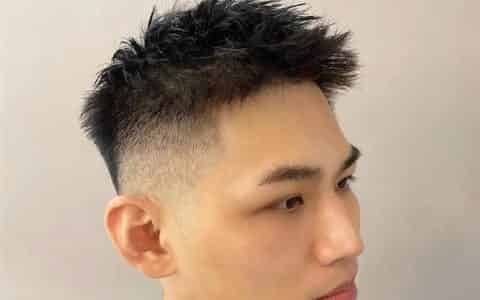 男生发型超短发铲两边是什么发型