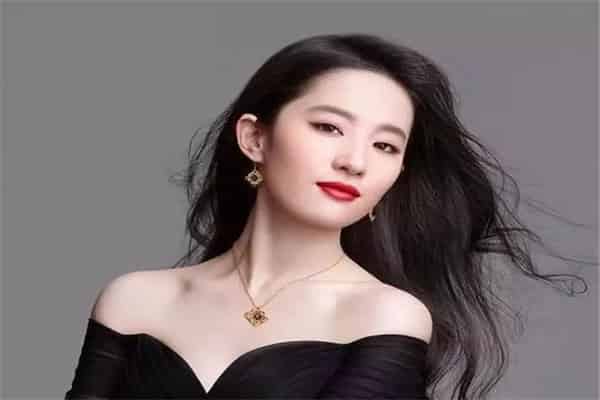 鹅蛋脸适合什么发型