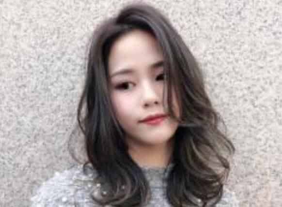 今年流行的烫发发型