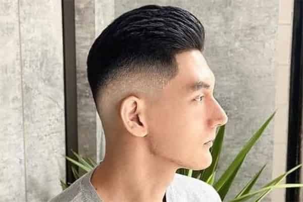 男生发型超短发铲两边是什么发型