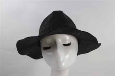 黑帽子褪色变黑色妙招