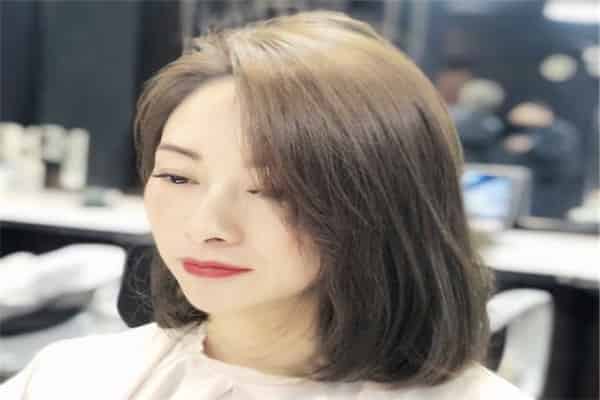 适合太阳凹陷的发型女
