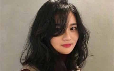 脸长额头宽适合什么发型