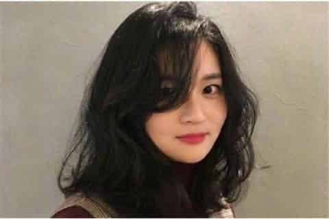 脸长额头宽适合什么发型