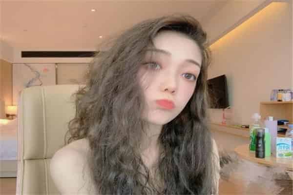 什么发色适合黄皮肤