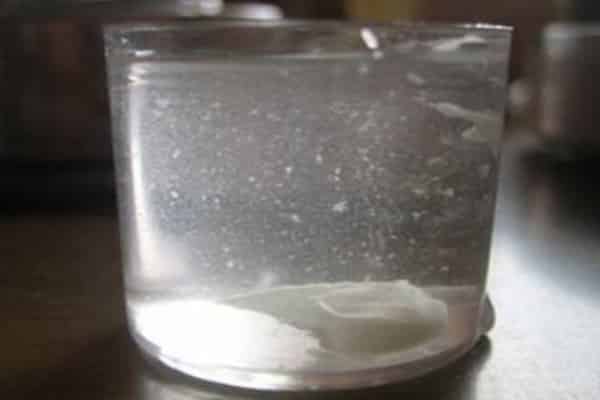 用清水鉴别化妆品激素