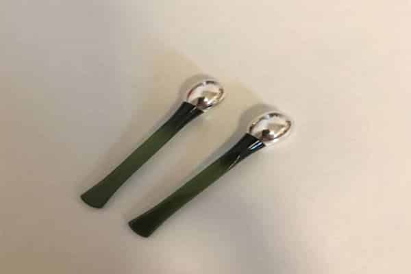 眼霜按摩棒怎么使用