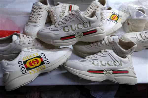 gucci老爹鞋后跟有logo吗