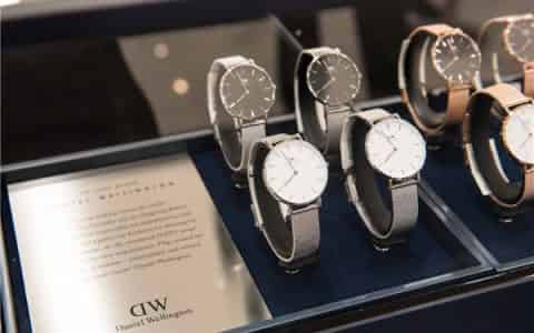 dw玫瑰金钢带手表真假