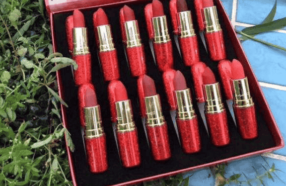 淡红色口红是什么颜色
