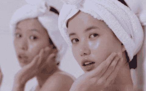 敷完面膜要用洗面奶洗脸吗