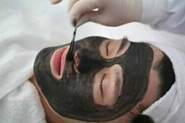 皮肤天生黑怎么美白