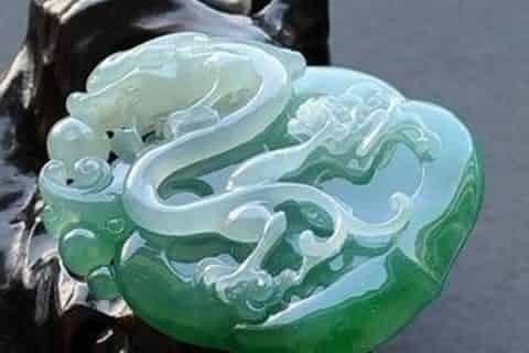翡翠手镯怎么鉴定  鉴定翡翠的方法有哪些