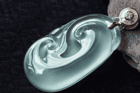 翡翠原石不好巧雕该如何处理（翡翠原石怎么雕刻）